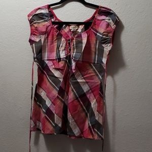 Cute short sleeve top.